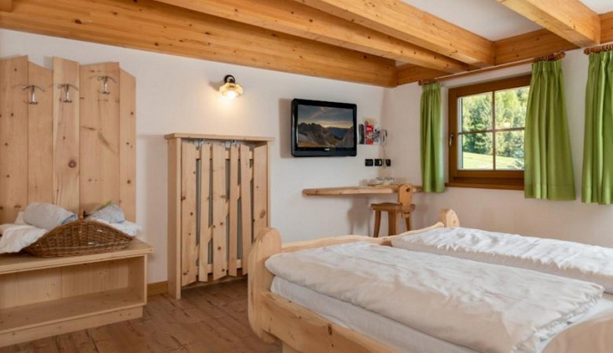 Mytime Hotels La Grotta Vigo di Fassa Ruang foto