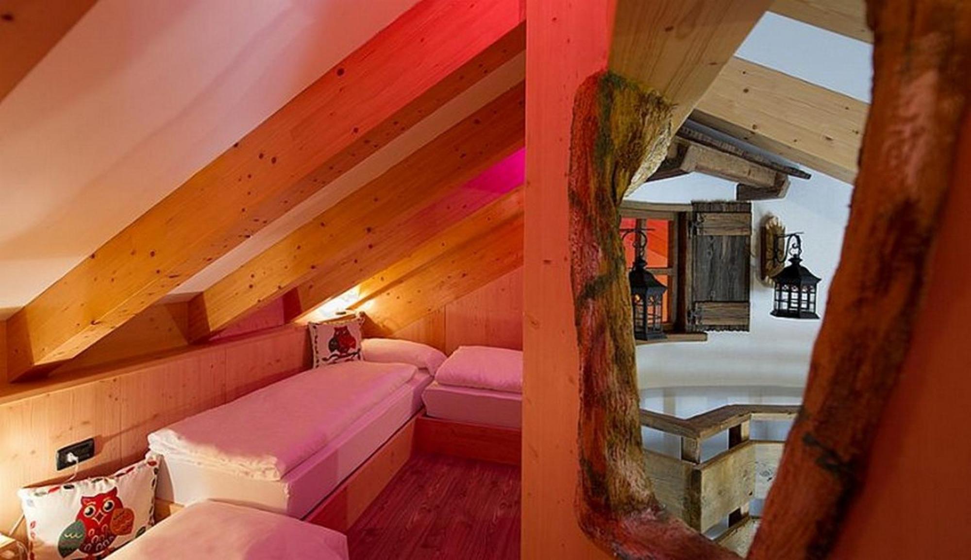 Mytime Hotels La Grotta Vigo di Fassa Ruang foto