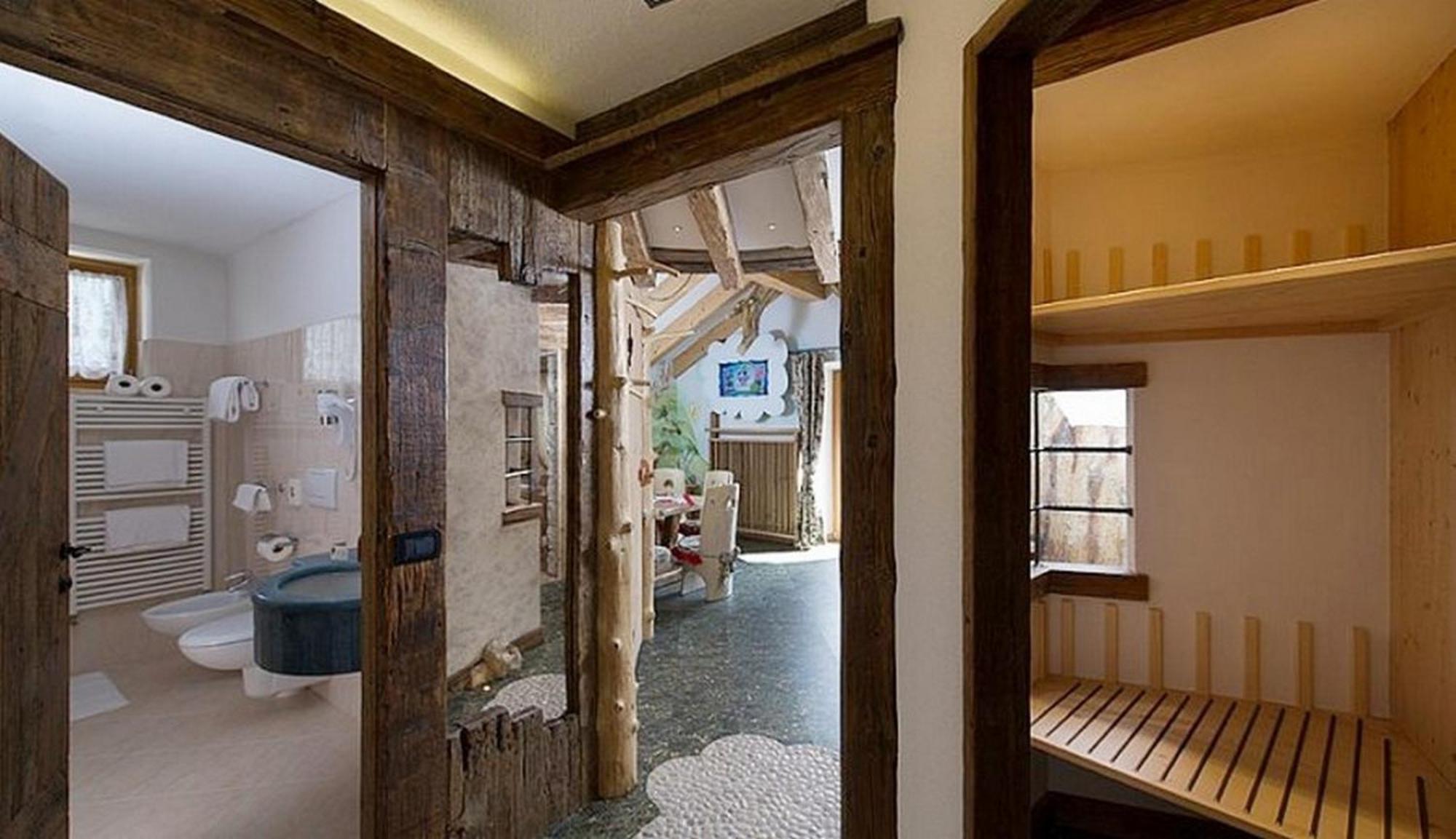 Mytime Hotels La Grotta Vigo di Fassa Ruang foto