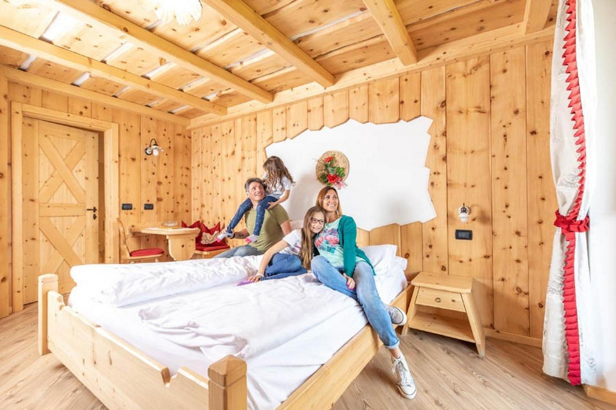 Mytime Hotels La Grotta Vigo di Fassa Ruang foto