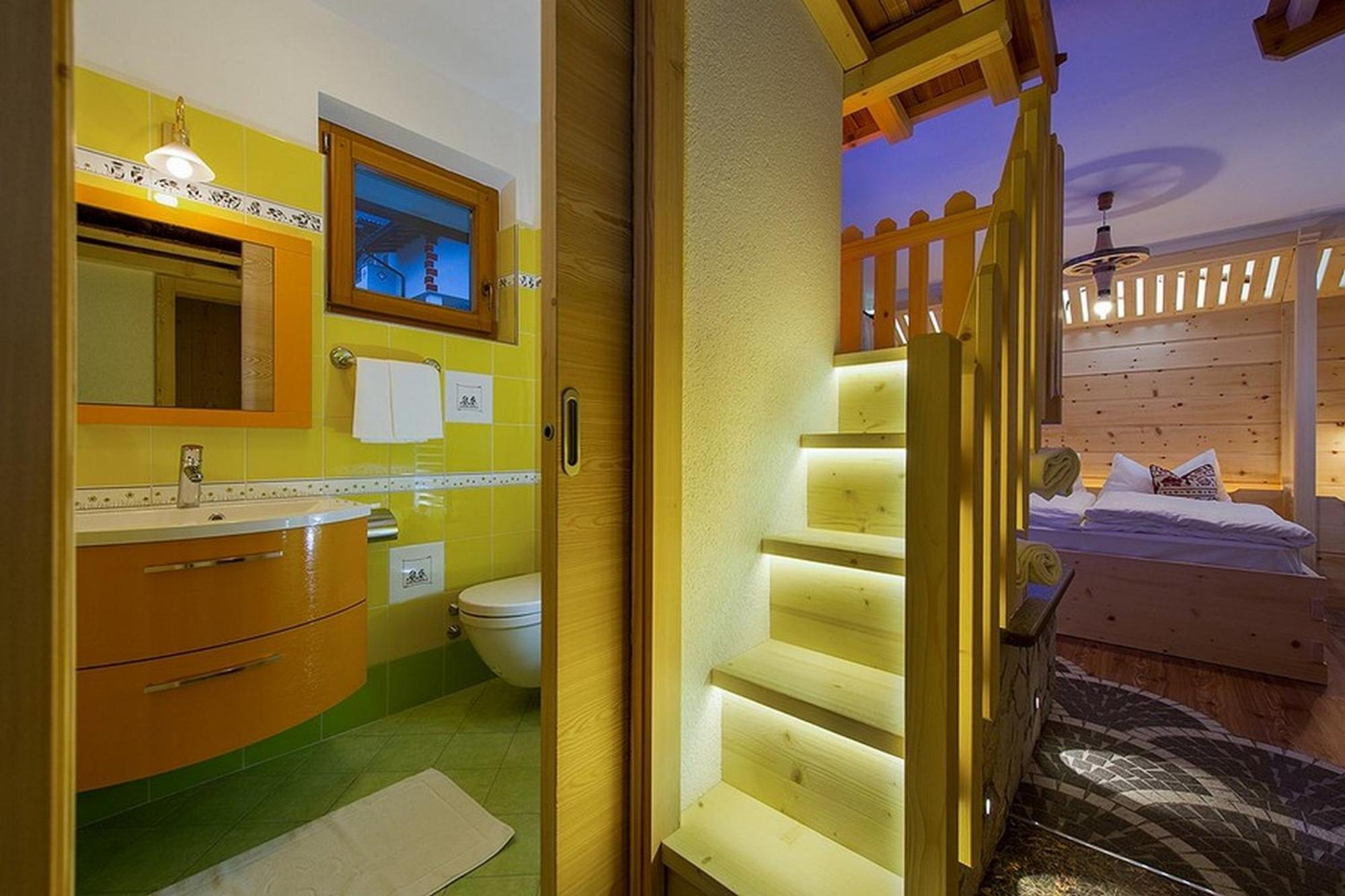 Mytime Hotels La Grotta Vigo di Fassa Ruang foto
