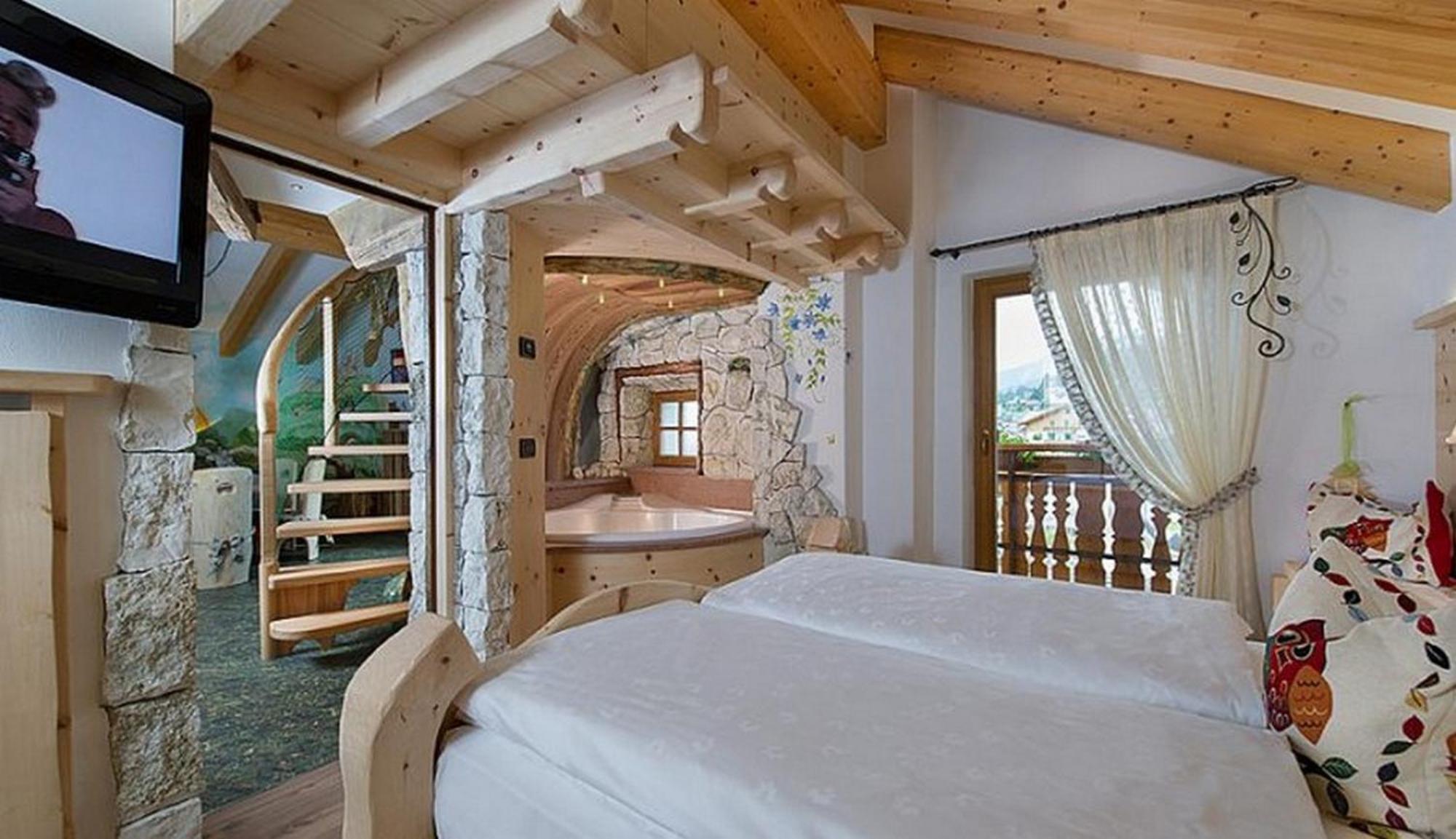 Mytime Hotels La Grotta Vigo di Fassa Ruang foto
