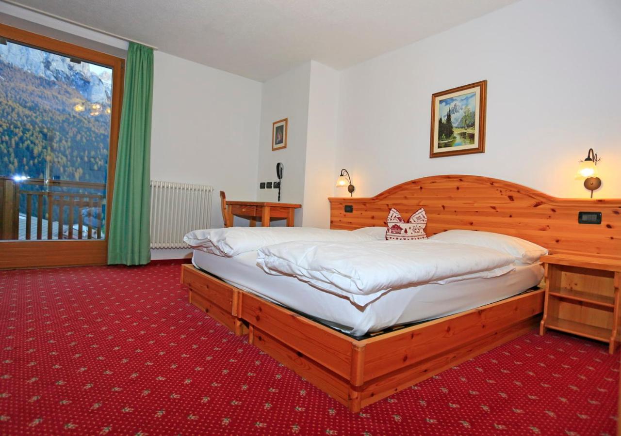 Mytime Hotels La Grotta Vigo di Fassa Ruang foto